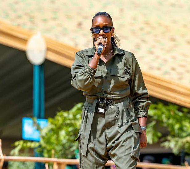 Bwiza nyuma y'iminsi avugwa mu rukundo na Manager we, yavuze ko ubukwe bwe ari v photo