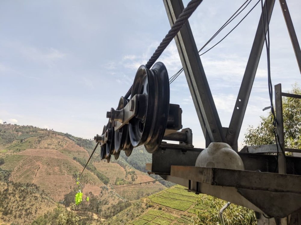 Karongi: Hagiye gutangizwa uburyo bwo gukoresha imigozi yo mu kirere mu kugeza icyayi ku ruganda