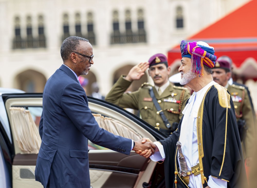 Perezida Kagame yagiriye uruzinduko muri Oman photo