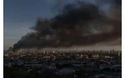 U Burusiya bwongeye kugaba igitero gikomeye kuri Kyiv bukoresha misile na drones