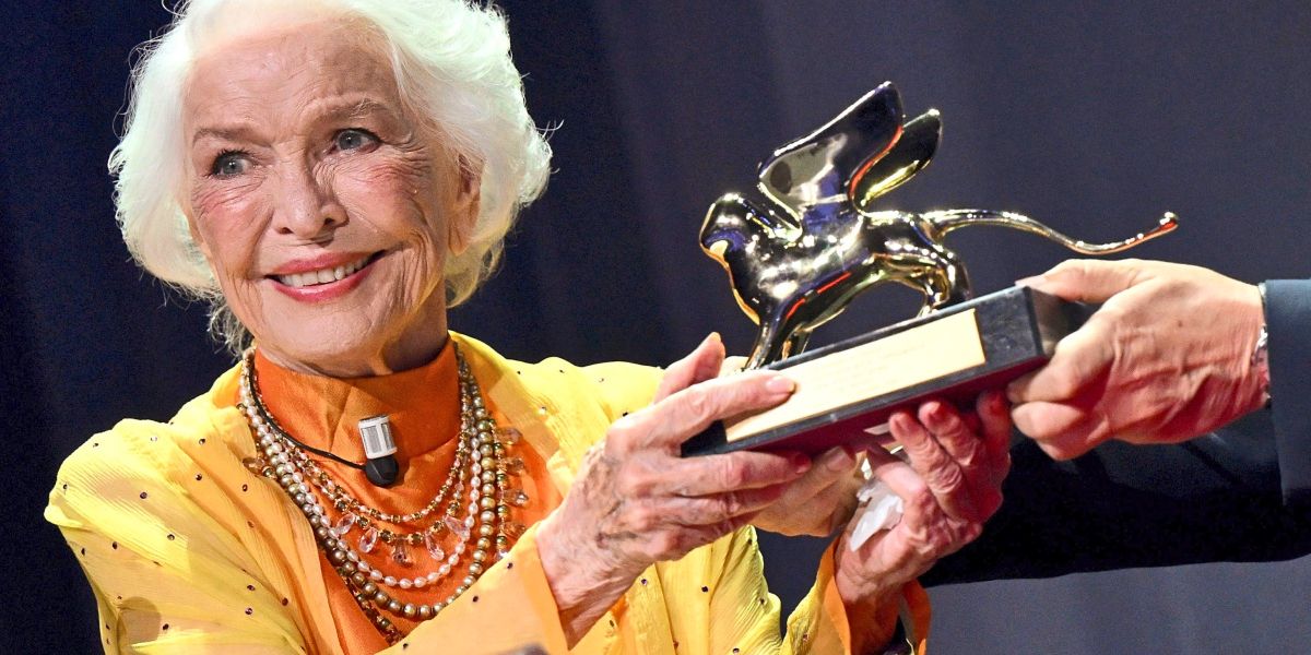 Ellen Burstyn y'imyaka 93 yongeye kugaragara muri Venice Film Festival photo