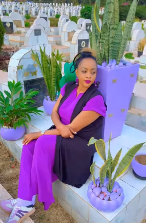 Aline Gahongayire yizihije imyaka 12 Imana imuhaye urubyaro ku gituro cy’umwana we