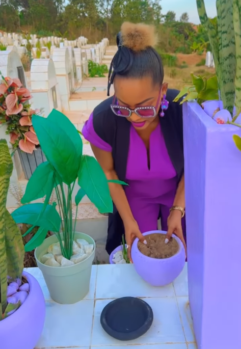 Aline Gahongayire yizihije imyaka 12 Imana imuhaye urubyaro ku gituro cy’umwana  photo 1