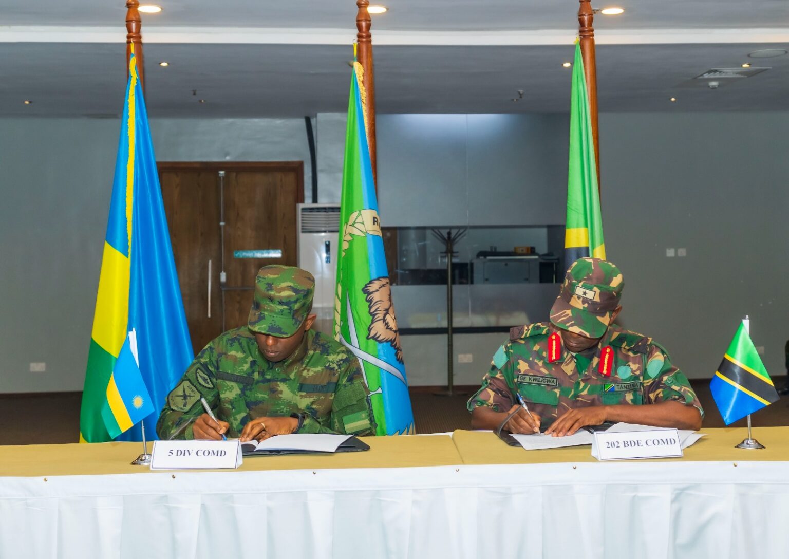 Ingabo z’u Rwanda n’iza Tanzania zashimangiye ubufatanye mu kubungabunga umuteka photo 1