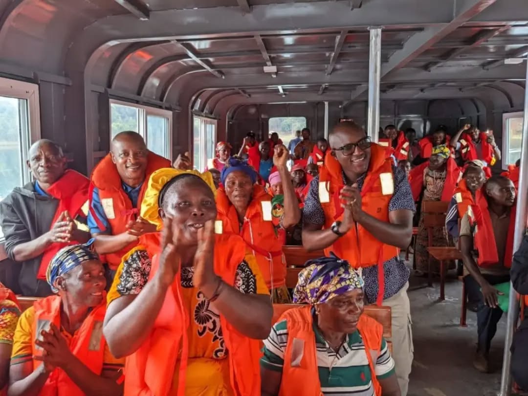 Abaturage bo ku Nkombo bahawe ubwato bushya bwa Miliyoni 500 Frw buzajya butwara photo 1