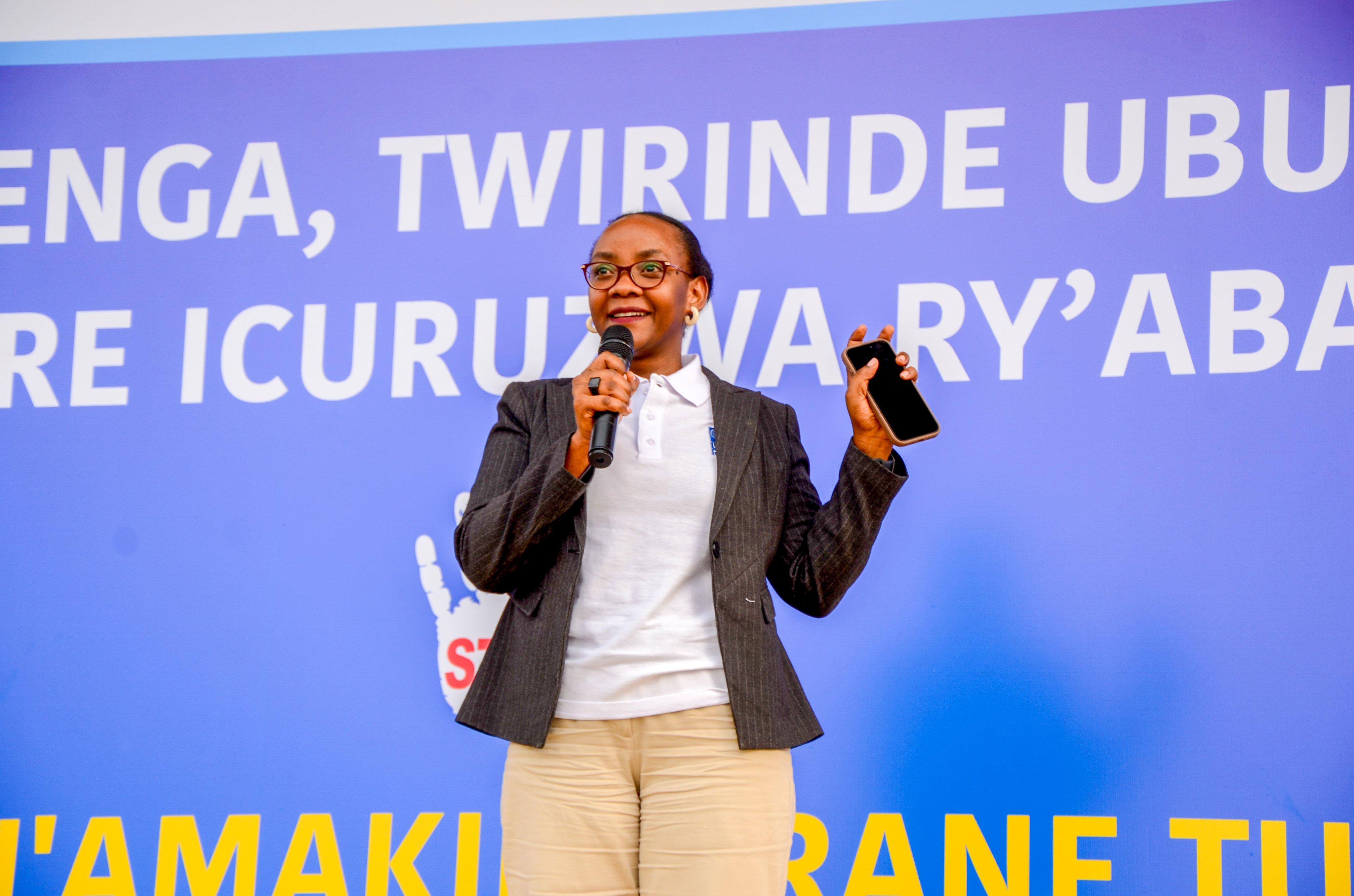 Rubavu: Abaturage bakanguriwe kurwanya icuruzwa ry’abantu no gukumira inkongi z’ photo 3