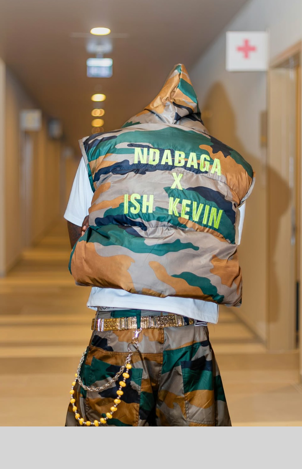 Ishi Kevin nyuma yo kumvisha inshuti, n'abahanzi bagenzi be indirimbo 10 zigize photo 2