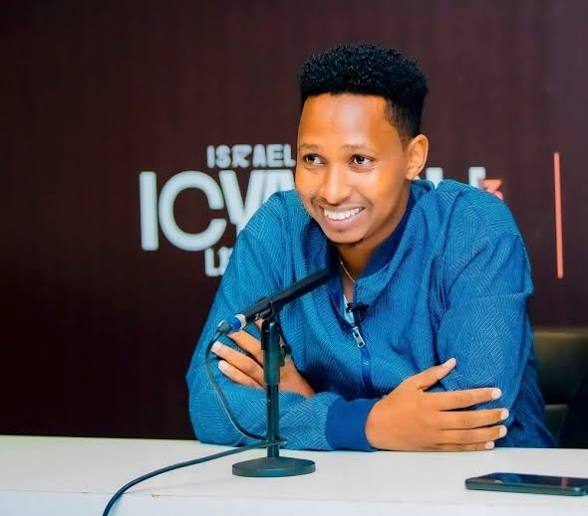 Mbonyi yavuze ko yatunguwe no kubona se amwoherereje indirimbo ngo ayumve atazik photo 3