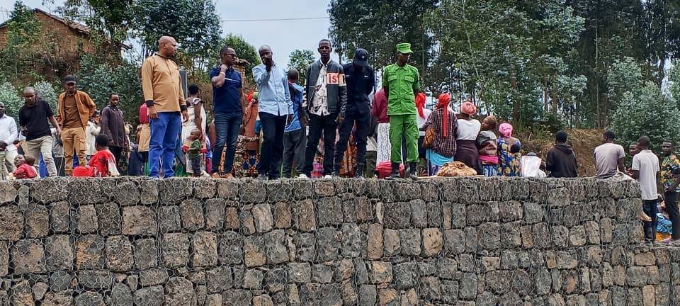 Rubavu: Hon. Sen. Evode Uwizeyimana yasuye ibikorwa byo kubungabunga Sebeya photo 2