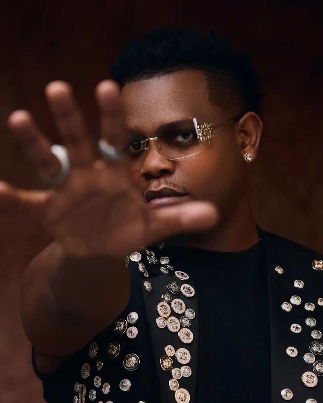 Amategeko 10 akubiye mu ndirimbo "Irya 4" ya Bruce Melodie photo