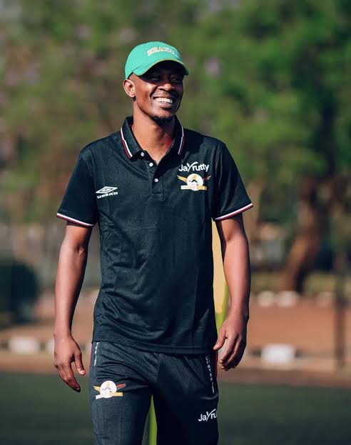 Nyuma yo gukina, Haruna Niyonzima yinjiye mu mwuga w’ubutoza photo