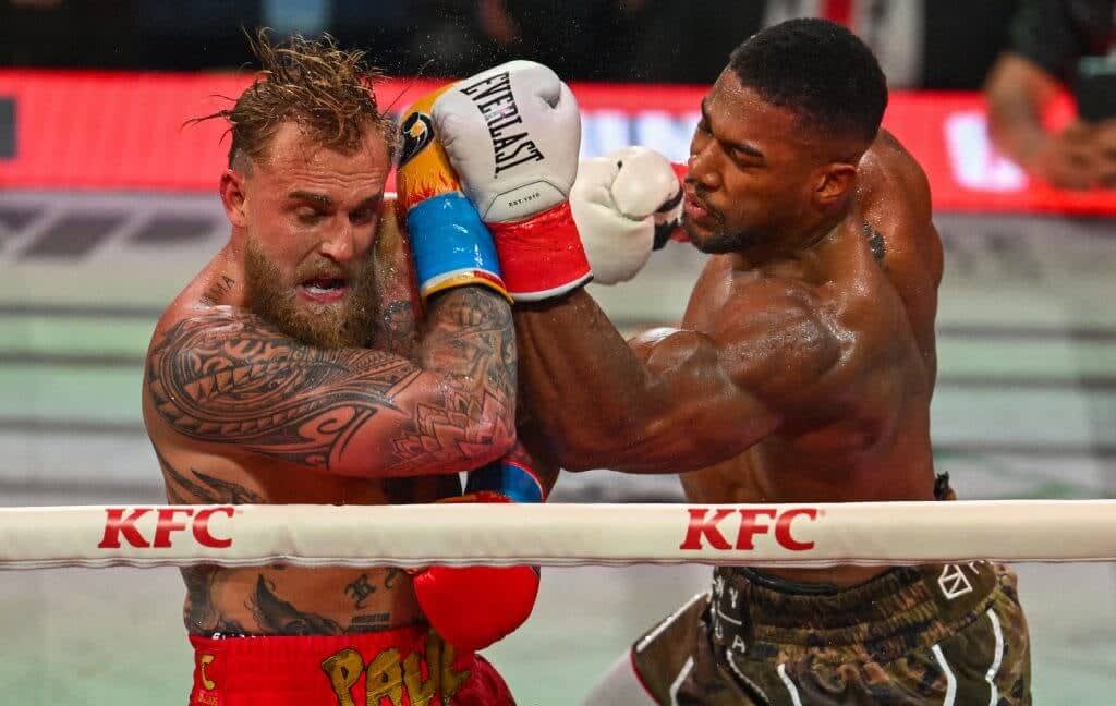Anthony Joshua agarutse mu mukino nyuma y’urupfu rw’inshuti ze