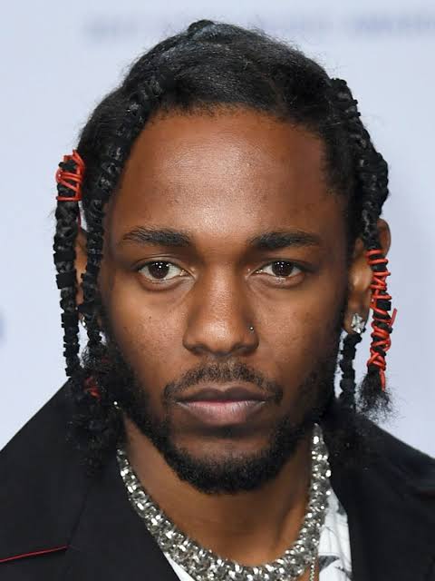 Umuraperi wo muri Amerika Kendrick Lamar yaciye agahigo ko kwinjiza amafaranga arenga miliyari 550 frw ayakuye mu bitaramo.