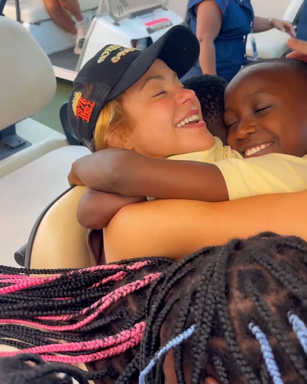 Shakira yongeye guhura n'abana bo muri Uganda bagize itsinda rya Ghetto Kids