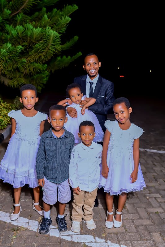 Ev. Frodouard Uwifashije yasoje Master's, ahishura inzozi zo guhanga imirimo mu photo 1