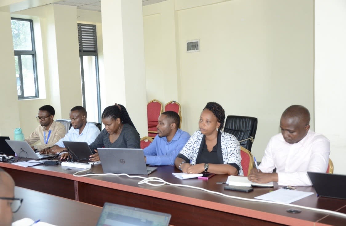 Rubavu: Visi Meya Nzabonimpa Deogratius yayoboye inama yo gusuzuma ishyirwa mu b photo