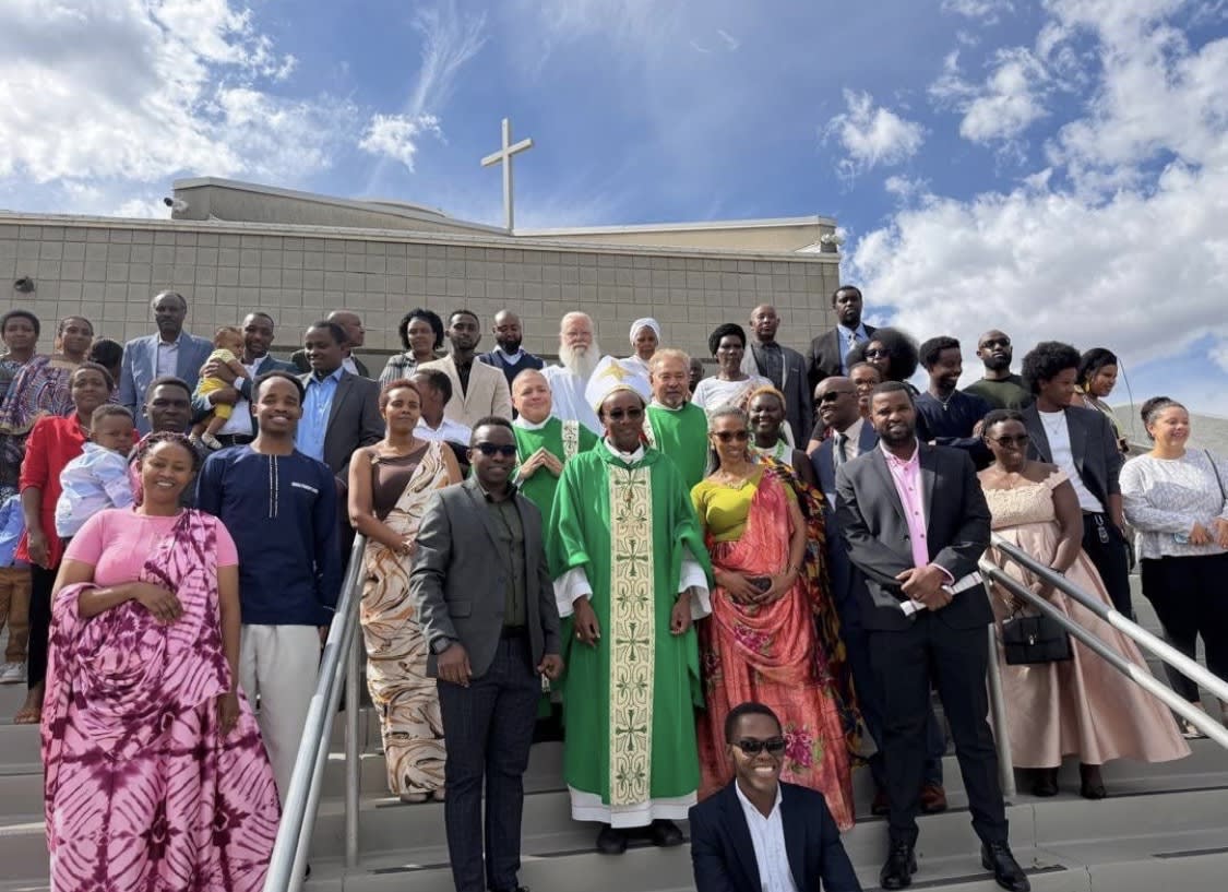 Musenyeri Sinayobye yibukije Abanyarwanda muri Utah umurage w’amahoro wa Padiri  photo 1