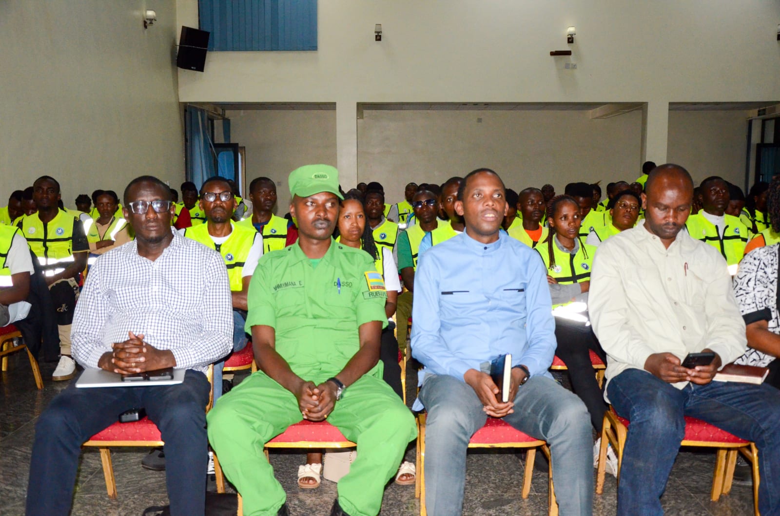 Rubavu: Visi Meya Pacifique yakiriye urubyiruko rw'abakorerabushake baganira ku photo 1