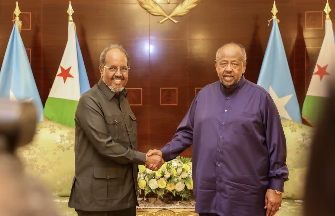 President Hassan Sheikh yageze i Djibouti, agirana ibiganiro na Perezida Guelleh ku mutekano w’Ihembe rya Afurika