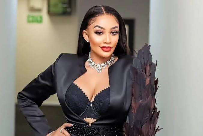 Uwahoze ari umugore wa Diamond Platnumz, Zari Hassan, yahakanye ibyo gusohora umuhanzi Jose Chameleone mu birori bye.