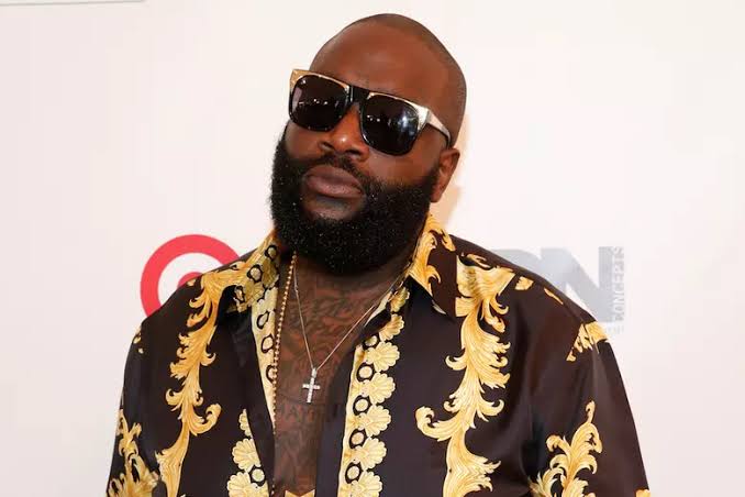 Rick Ross nyuma yo gutabwa muri yombi, yahise yakwa n'imbunda zose kubw'umutekano w'uwamufungishije.