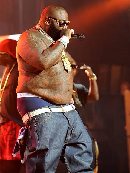 Rick Ross nyuma yo gutabwa muri yombi, yahise yakwa n'imbunda zose kubw'umutekan photo 1