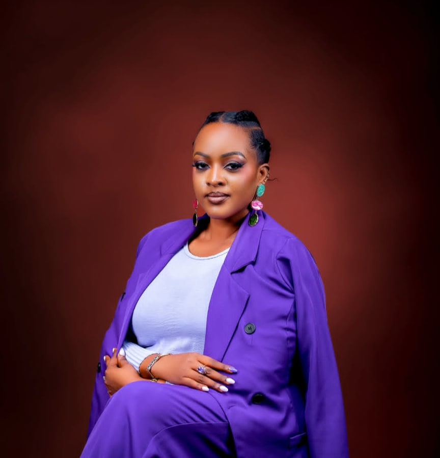 Aline Gahongayire yatangaje igihe indirimbo ye nshya “Urarinzwe” izasohokera photo 3