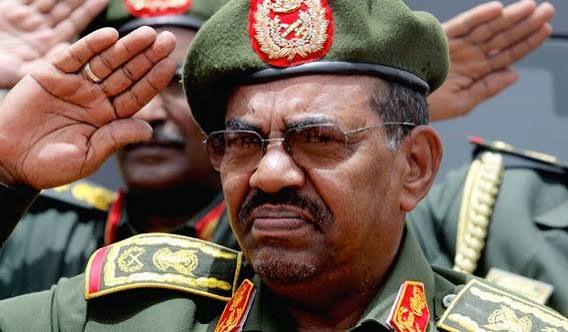 Omar al-Bashir yimuriwe ahantu hacungwa n’igisirikare i Khartoum photo 1