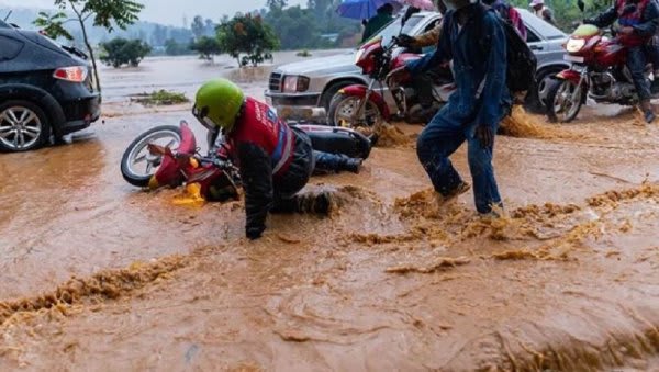 Imvura nyinshi iteganyijwe mu Rwanda mu Ukwakira iruta isanzwe .