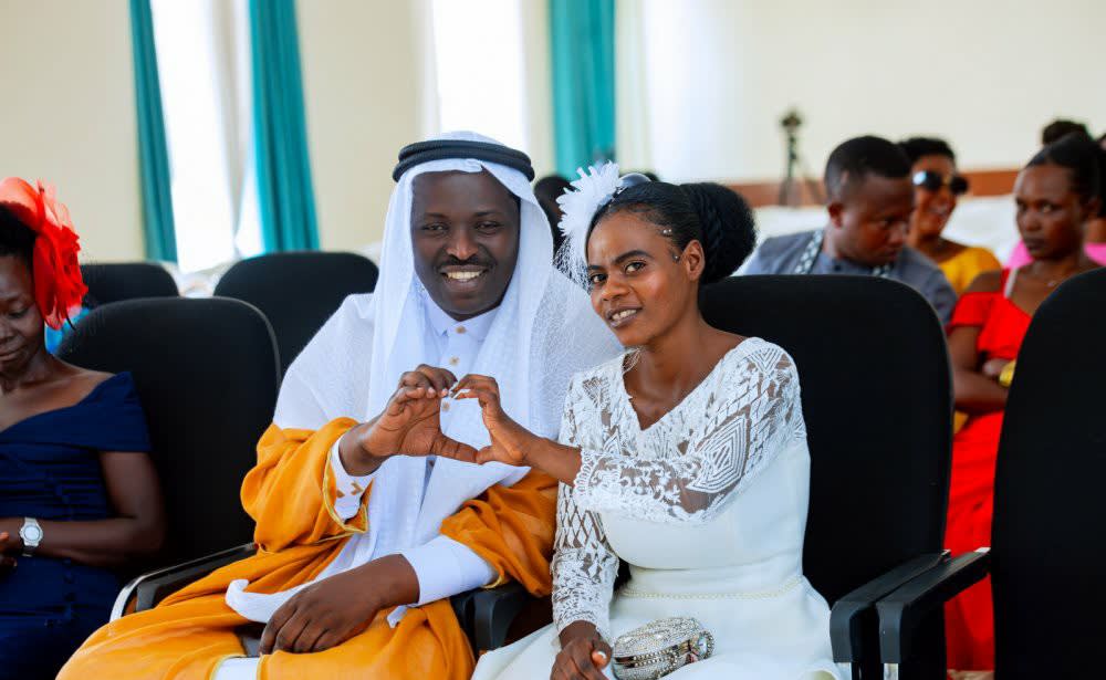 Apôtre Mutabazi yasezeranye n'umukunzi we bamaranye ameze 11 basenganaga.