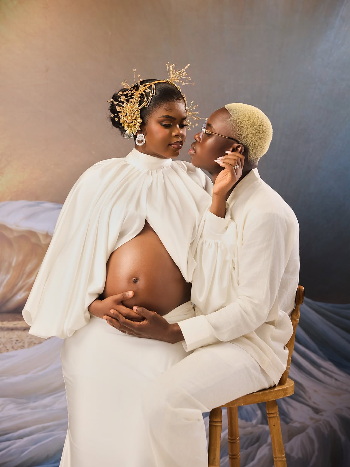 Nyuma y'imyaka 2 basezeranye, Peller na Jarvis bagiye kwibaruka imfura yabo. photo