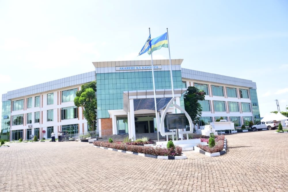 KAYONZA : Yagiye gukura telefone mu bwiherero bwa metero 10 apfiramo