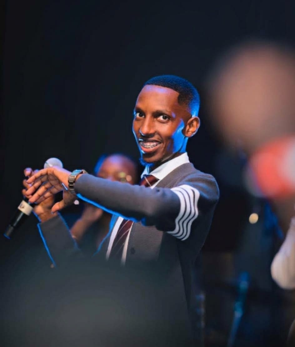Yves Rwagasore yashyize hanze album “NIZEYE” igaruka ku kwizera Imana
