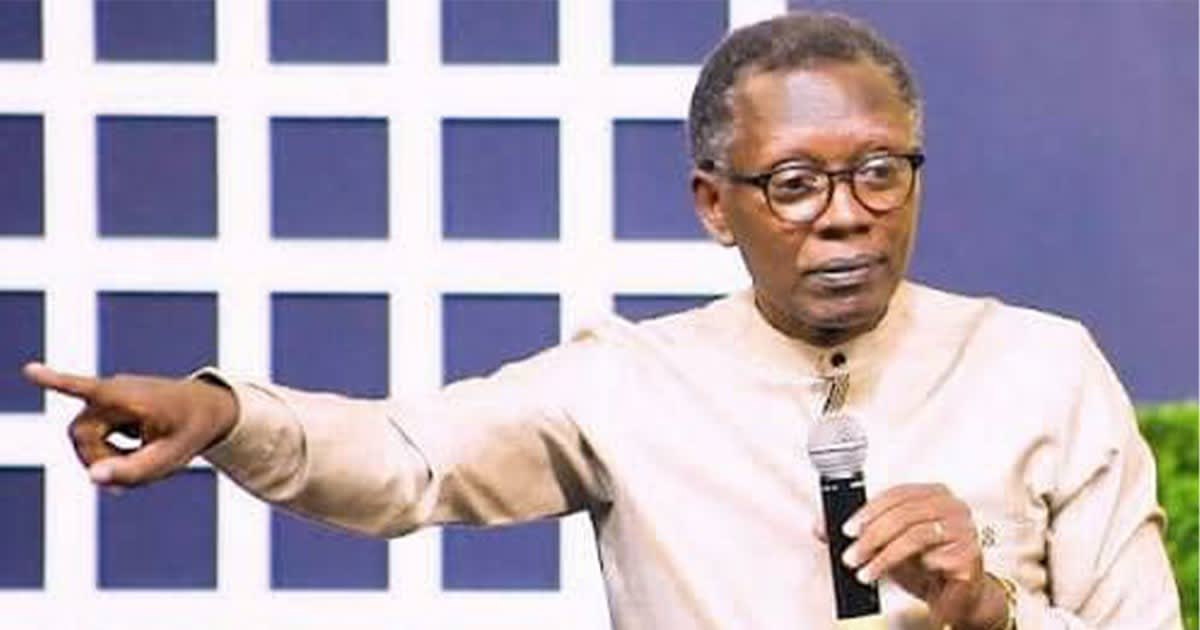 Dr Antoine Rev Rutayisire yise Vestine umwana kubera amakosa yakoze.