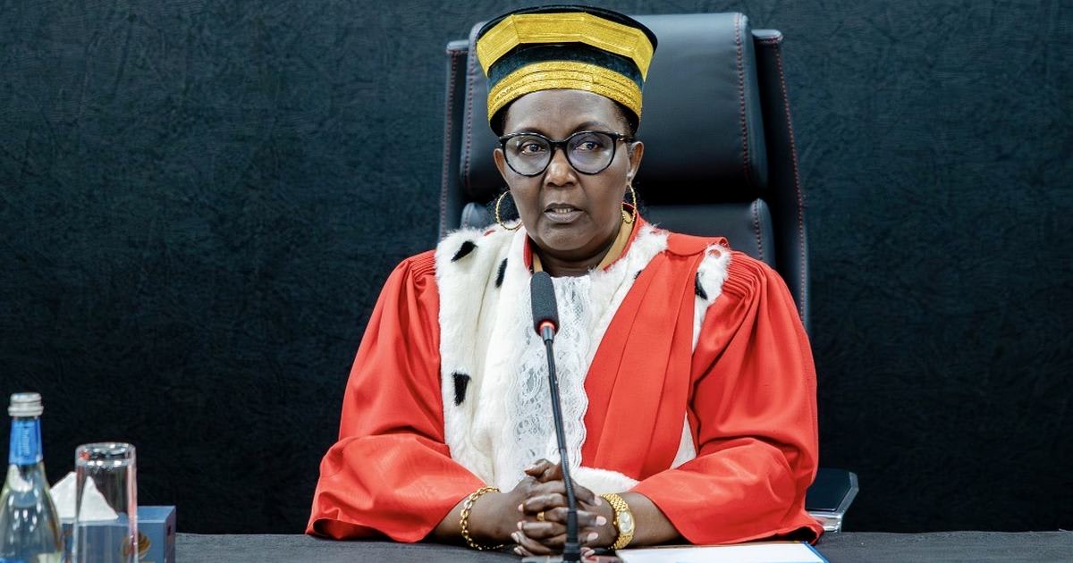 Abacamanza barindwi n’Abanditsi b’Inkiko umunani barahiriye inshingano nshya