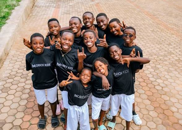 Itsinda rya Moriox Kids riri gushaka ababyinnyi bashya.