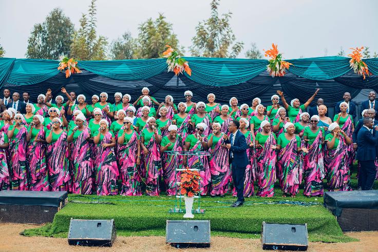 . “Ndashima Umusaraba”: Elayo Choir yagarutse ku rukundo rwa Kristo rwagaragariye ku musaraba