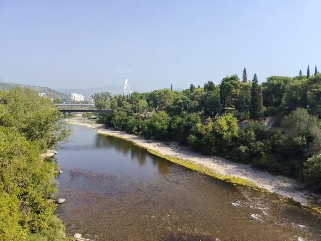 Vrijeme danas u Podgorici: Sunčano i toplije, temperatura do 25°C