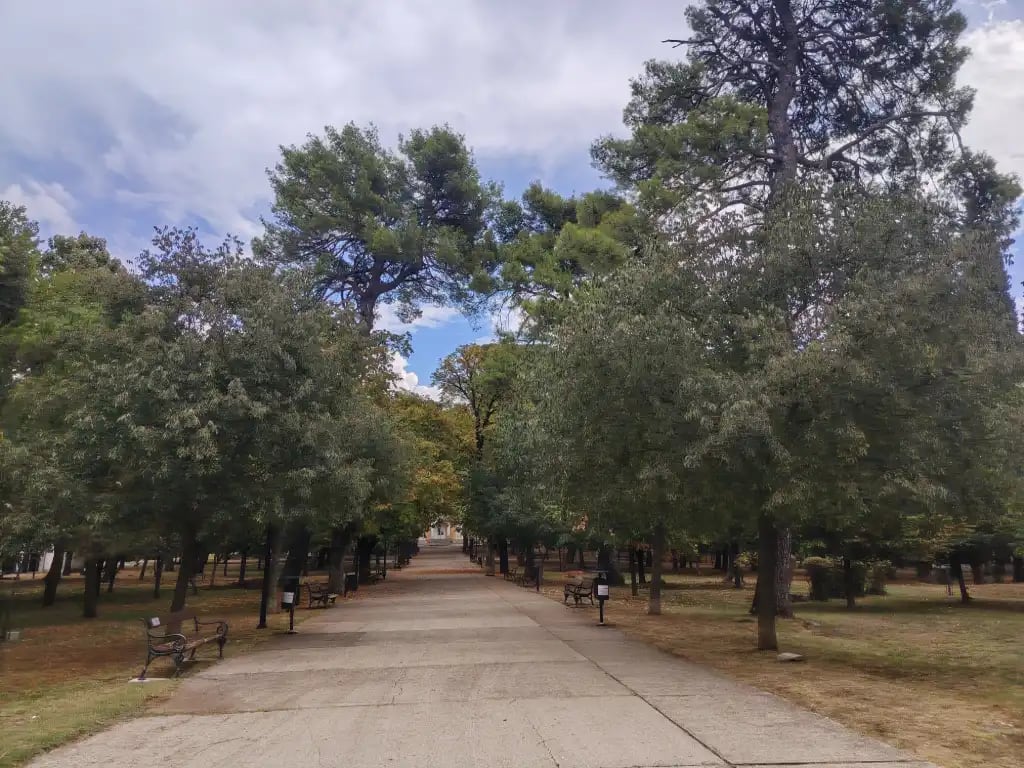 Vrijeme danas u Podgorici: Sunčano, vjetrovito i svježije, do 25°C